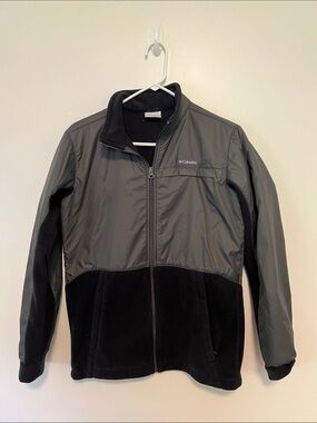 Columbia juniors Two-Tone Black and Charcoal Hybrid Jacket